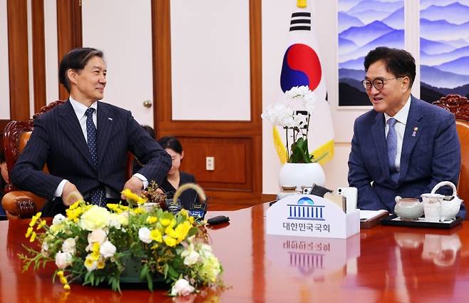 ▲ 우원식&nbsp;국회의장(오른쪽)과 조국 전 대표 [연합뉴스]&nbsp;