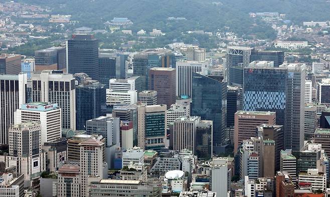 서울 남산에서 내려다본 기업체 건물들. /사진=허문찬 한국경제신문 기자