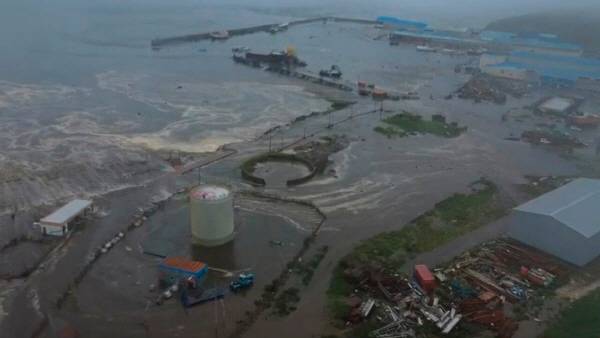 러시아 북부 쿠릴열도 파라무시르 섬에서 발생한 쓰나미. AFP 연합뉴스