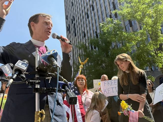 Bishop Matthew Heyd of the Episcopal Diocese of New York speaks at the press conference on Saturday in New York. (Yonhap)