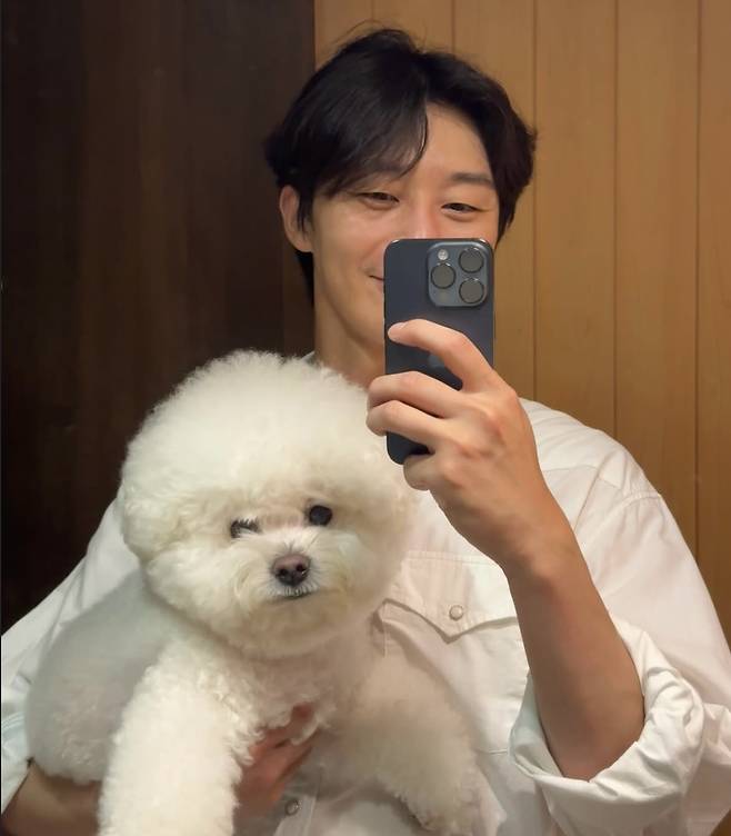 Actor Park Seo-joon and his Bichon [PARK SEO-JOON'S INSTAGRAM]