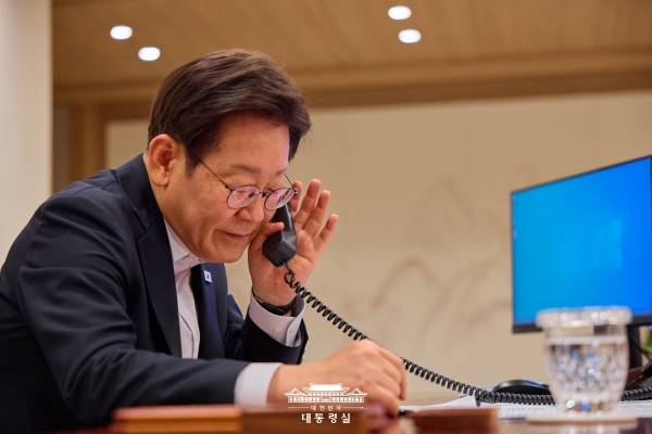 ▲이재명 대통령. 사진은 지난 7월 18일 에르도안 튀르키예 대통령과 전화 통화하는 모습. 사진=대통령실