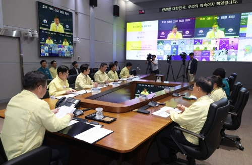윤호중 행정안전부 장관이 3일 서울 종로구 정부서울청사 서울상황센터에서 호우 대비 관계기관 긴급점검회의를 주재하고 있다. [사진 출처 = 행정안전부]