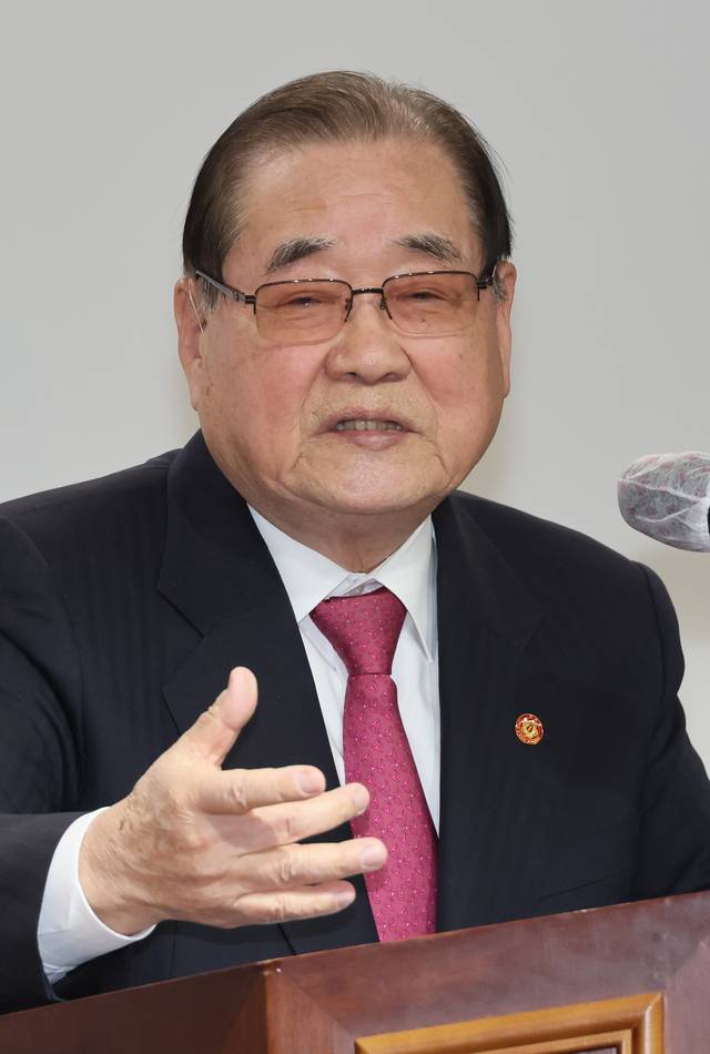 이종찬 광복회장이 2024년 6월6일 서울 여의도 광복회관에서 열린 육군사관학교 내 독립영웅 흉상 재배치 계획 백지화 촉구 독립운동단체연합 공동 기자회견에서 지지 발언을 하고 있다. 연합뉴스