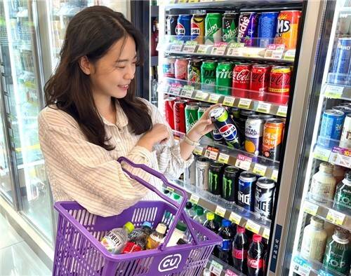편의점 CU는 음료 700여종을 대상으로 할인 행사에 들어간다고 3일 밝혔다. BGF리테일