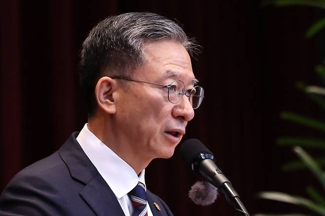 정성호 법무부 장관이 1일 경기 과천시 정부과천청사 법무부에서 열린 2025 하반기 신임검사 임관식에서 인사말을 하고 있다. 2025.8.1 뉴스1