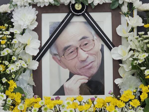 지난달 25일에 별세한 천규석 선생의 영정 사진. /천민해