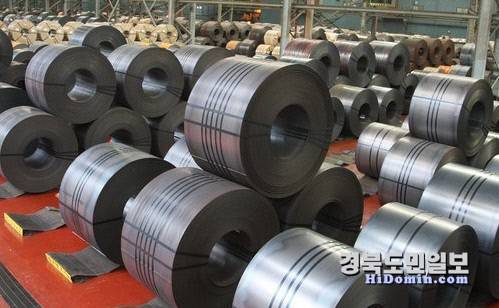 야적장에 쌓여있는 강판류. 사진=동국제강 제공