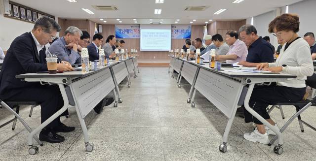 수협중앙회 해상풍력 대책위원회 산하 경남권역대책위는 4일 통영수협에서 긴급 전략회의를 열고 욕지도 주변 해역에 대한 해양보호구역 지정을 추진하기로 했다. 김민진 기자
