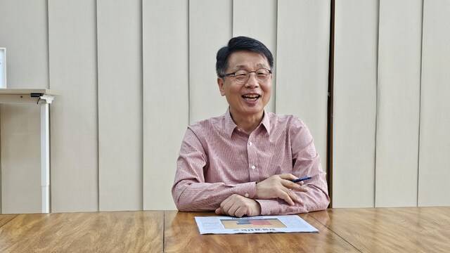 윤 학 변호사는 "윤석열 대통령이 계엄을 하자마자 좌파 진영은 곧장 '내란 음모', '친위 쿠데타' 프레임을 씌워버렸다. 정치적 공세와 동시에 법적 심판의 흐름까지 만들어버렸다"며 진보가 검찰 수사권 언론기관 통제력을 갖고 했던 것이 아니라 프레임을 씌우는 아이디어 하나로 보수를 박살 낸 것이라고 분석하고 있다.