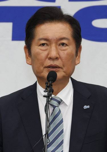 정청래 더불어민주당 대표가 4일 국회에서 열린 의원총회에서 발언하고 있다. (사진=뉴스1)