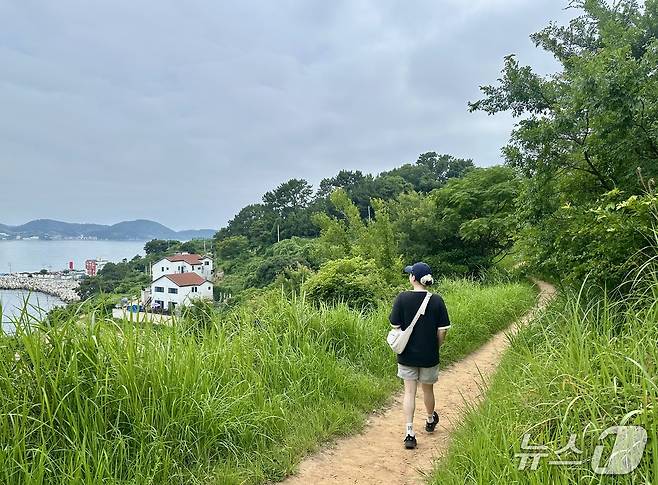 천천히 1시간~1시간 30분을 걸으면 섬 전체를 둘러볼 수 있다.ⓒ News1 윤슬빈 기자