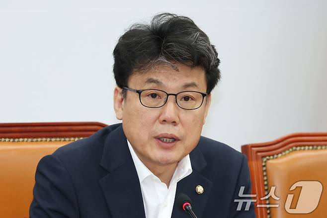 진성준 더불어민주당 정책위의장이 지난달 29일 오전 서울 여의도 국회에서 열린 원내대책회의에서 발언하고 있다. 2025.7.29/뉴스1 ⓒ News1 이광호 기자