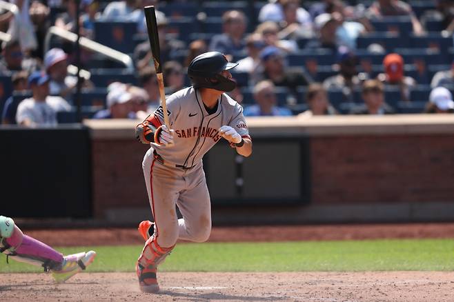 샌프란시스코 자이언츠 이정후가 4일(한국시각) 뉴욕 시티필드에서 열린 뉴욕 메츠전에서 6회초 좌전안타를 날리고 있다. Imagn Images연합뉴스