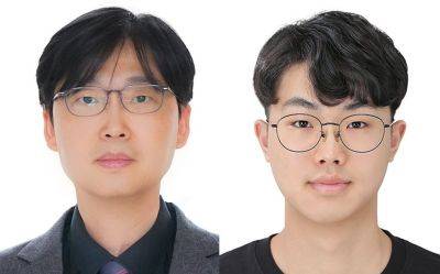 (왼쪽부터) 신소재공학과 이상한 교수, 김예준 석박통합과정생.