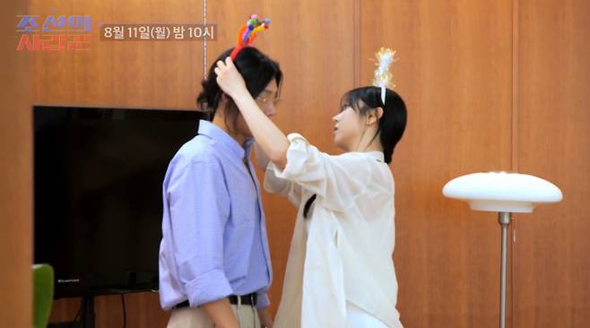 TV CHOSUN(TV 조선)의 인기 예능 '조선의 사랑꾼'이 8월 4일 FC대구와 FC바르셀로나의 친선 축구 경기 생중계로 인해 결방했다. 시청자들은 결방의 아쉬움을 뒤로하고 김학래 아들의 맞선 결과 등 다음 회에 이어질 커플들의 이야기에 대한 궁금증을 나타내고 있다.