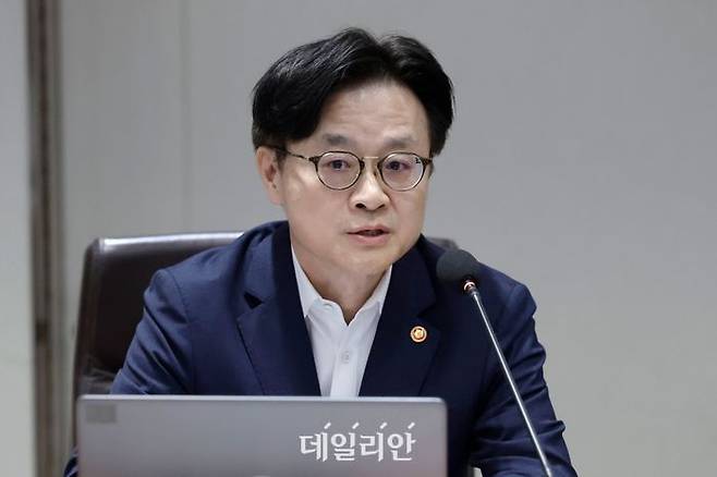 김정관 산업통상자원부 장관이 지난달 22일 서울 용산 대통령실 청사에서 열린 국무회의에서 인사말을 하고 있다.ⓒ뉴시스