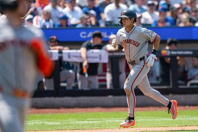 이정후가 4일 뉴욕 메츠와의 미국프로야구 메이저리그(MLB) 방문경기에서 홈플레이트를 향해 뛰어가고 있다. MLB 홈페이지