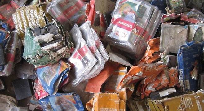 미국 앨라모고도 매립지에서 발굴된 아타리 게임팩 폐기물 더미. 이번 학술대회 발표문에 실은 리처드 로트하우스(Richard Rothaus)의 사진이다. 국립문화유산연구원 제공