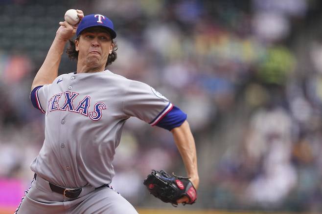 <yonhap photo-1963="">4일(한국시간) 시애틀 원정에서 MLB 최단 경기 최소 이닝 통산 1800탈삼진 대업을 달성한 제이콥 디그롬. [AP=연합뉴스]</yonhap>