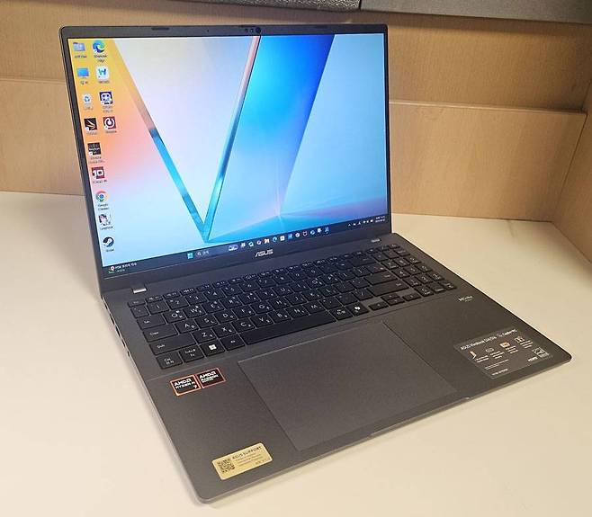 에이수스 비보북 S16(ASUS Vivobook S16, M3607KA) / 출처=IT동아