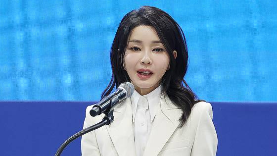 김건희 여사가 지난 2023년 서울 강남구 코엑스에서 열린 `2023 서울국제도서전' 개막식에 참석해 축사하는 모습. 대통령실사진기자단