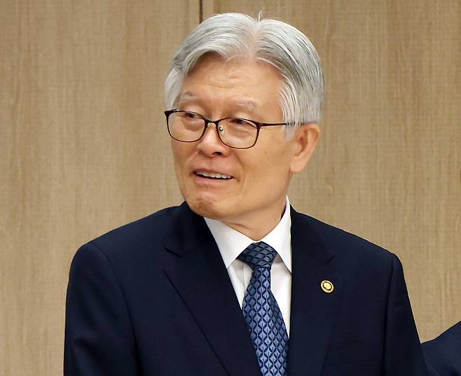 최동석 인사혁신처장이 지난달 28일 용산 대통령실에서 열린 신임 국무위원 및 국세청장 임명장 수여식에 참석해 있다. 대통령실사진기자단