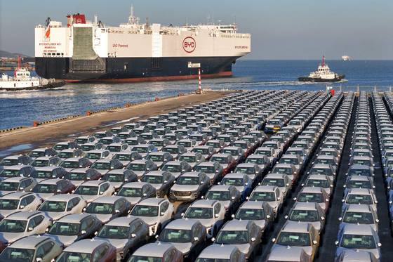 Chinese EVs for export are waiting to be loaded at Yantai port in Shandong Province, eastern China. [AFP/YONHAP]