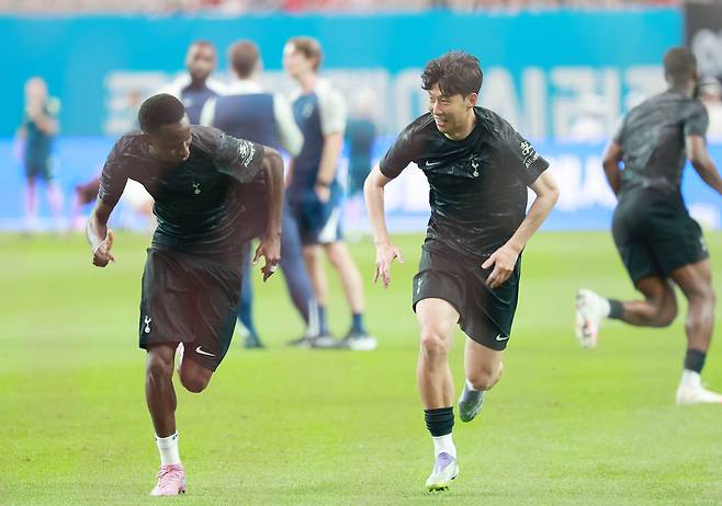 Son Heung-min trains ahead of a Coupang Play Series friendly between Tottenham Hotspur and Newcastle United at Seoul World Cup Stadium on Aug. 3. [YONHAP]