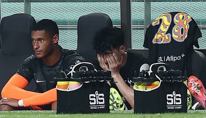 Son Heung-min is emotional as he comes off in a Coupang Play Series friendly between Tottenham Hotspur and Newcastle United at Seoul World Cup Stadium on Aug. 3. [YONHAP]