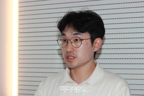 ▲강종구 한국일보 AI&데이터팀장이 지난달 31일 미디어오늘과 인터뷰하고 있다. 사진=박재령 기자