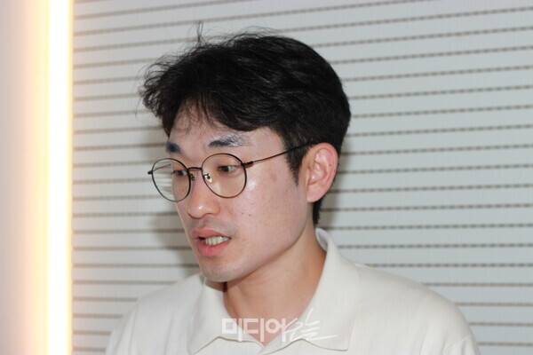 ▲강종구 한국일보 AI&데이터팀장이 지난달 31일 미디어오늘과 인터뷰하고 있다. 사진=박재령 기자