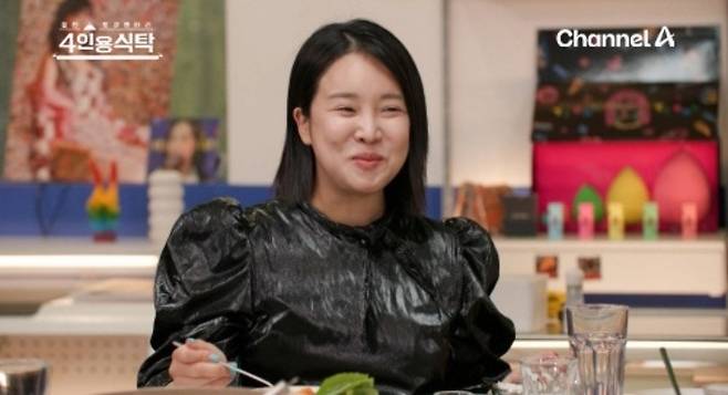 유튜버 랄랄(본명 이유라)이 6년간 벌었던 돈을 날린 사연을 털어놓는다. /사진=채널A 예능 '절친 토큐멘터리-4인용 식탁'