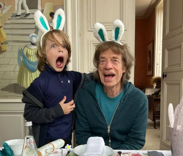 '롤링 스톤스'의 보컬 믹 재거와 8살 아들 데보르./사진=멜라니 햄릭 SNS화면캡쳐