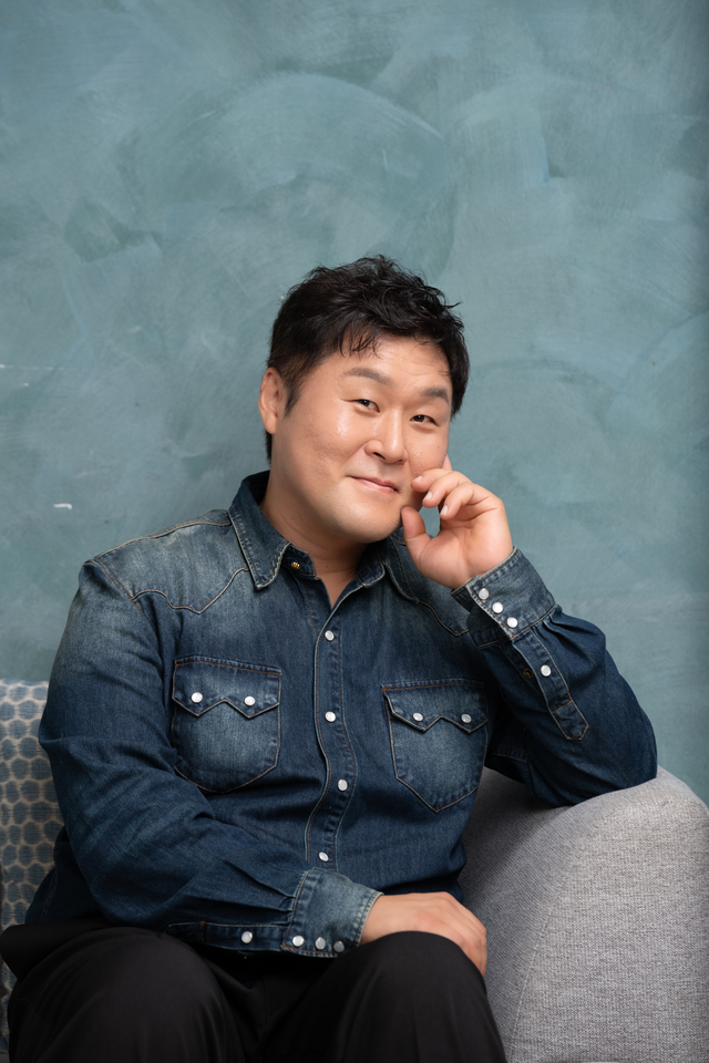 악역 배우에서 호감형 배우로 거듭나기까지, 배우 윤경호는 “쉽지 않은 시간들이었다”고 말했다. NEW 제공