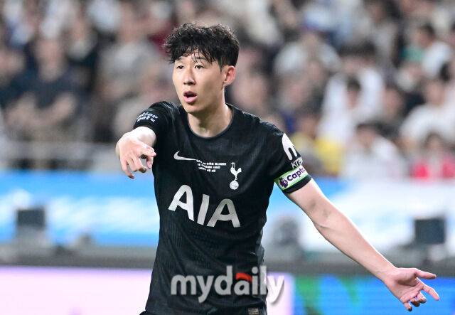 2025년 8월 3일 오후 서울월드컵경기장에서 쿠팡플레이 시리즈 '토트넘 홋스퍼 FC와 뉴캐슬 유나이티드 FC'의 경기가 열렸다.토트넘 손흥민이 작전을 지시하고 있다.