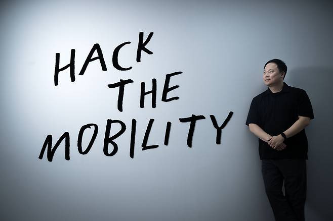 홍석민 페스카로 대표가 지난달 23일 오후 경기도 수원시 페스카로 사무실에서 헤럴드경제·코리아헤럴드와 인터뷰에 앞서 포즈를 취하고 있다. [경기 수원=임세준 기자]