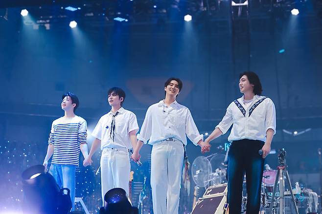 [서울=뉴시스] 데이식스 '세 번째 월드투어 '포에버 영' 피날레 인 서울'. (사진 = JYP엔터테인먼트 제공) 2025.05.18. photo@newsis.com *재판매 및 DB 금지