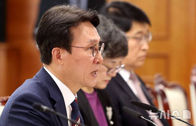 [서울=뉴시스] 추상철 기자 = 김민석 국무총리가 4일 오후 서울 종로구 정부서울청사에서 열린 '이태원 참사 추모위원회'에서 모두발언을 하고 있다. 2025.08.04. scchoo@newsis.com