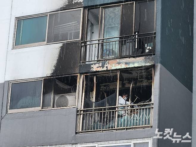 지난 6월 부산진구의 한 아파트에서 불이 나 어린 자매가 숨졌다. 정혜린 기자
