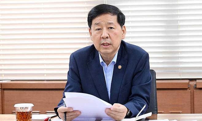 구윤철 경제부총리 겸 기획재정부 장관이 4일 서울 종로구 정부서울청사에서 열린 기획재정부 확대간부회의를 주재하고 있다. 기획재정부 제공