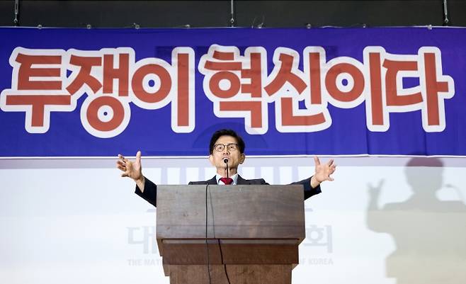 김문수 국민의힘 당 대표 후보가 4일 오전 서울 여의도 국회 의원회관에서 열린 투게더포럼 시국토론회 ‘투쟁이 혁신이다’에 참석해 발언하고 있다. 2025.8.4 뉴스1