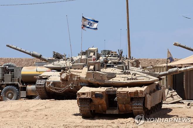 가자지구 앞의 이스라엘군 탱크 [AFP 연합뉴스 자료사진. 재판매 및 DB 금지]