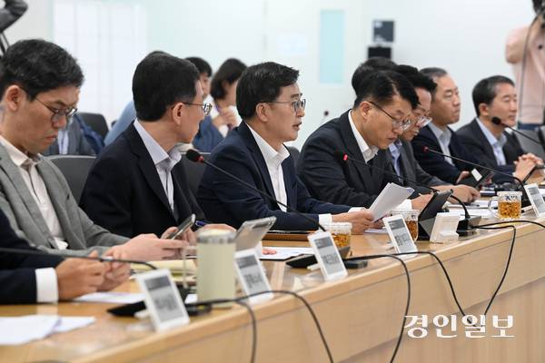 5일 오전 경기도청 율곡홀에서 열린 경기도 현안 대책회의에서 김동연 도지사가 발언하고 있다. 2025.8.5 /최은성기자 ces7198@kyeongin.com