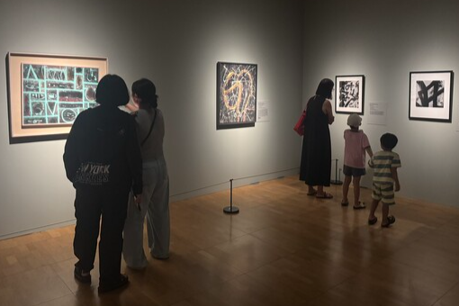 5일 오후 국립아시아문화전당(ACC) 문화창조원 복합전시 6관은 '뉴욕의 거장들' 전시를 보러 온 관객들로 붐볐다. 박찬 기자