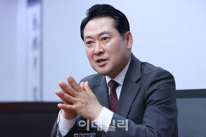 [이데일리 노진환 기자] 장동혁 국민의힘 의원이 17일 서울 여의도 국회 의원회관에서 이데일리와 인터뷰를 하고 있다.