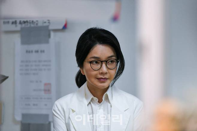 윤석열 전 대통령의 부인인 김건희 여사가 제21대 대통령선거일인 지난 6월 3일 오전 서울 서초구 원명초등학교에 마련된 서초4동 제3투표소로 투표를 위해 입장하고 있다. (사진=공동취재단)