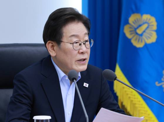지난달 31일 수석·보좌관 회의 주재하는 이재명 대통령〈사진=연합뉴스〉