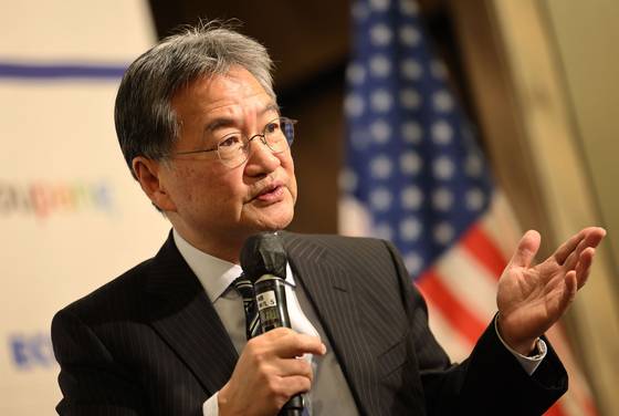 조셉 윤 주한 미국 대사 대리가 18일 서울 종로구 포시즌스호텔에서 열린 주한미국상공회의소(암참) 초청 특별 간담회에서 발언하고 있다. 〈사진=연합뉴스〉