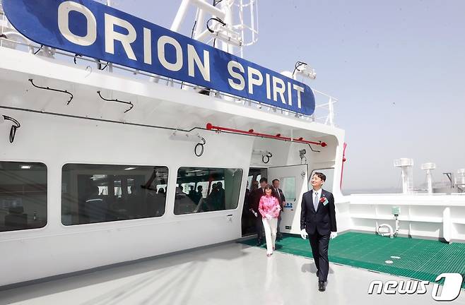 경남 거제시 삼성중공업 거제조선소에서 열린 대형 액화천연가스(LNG) 운반선 수출 500호선인 '오리온 스피릿(Orion Spirit)'호 (자료사진/산업통상자원부 제공)  2024.4.18/뉴스1